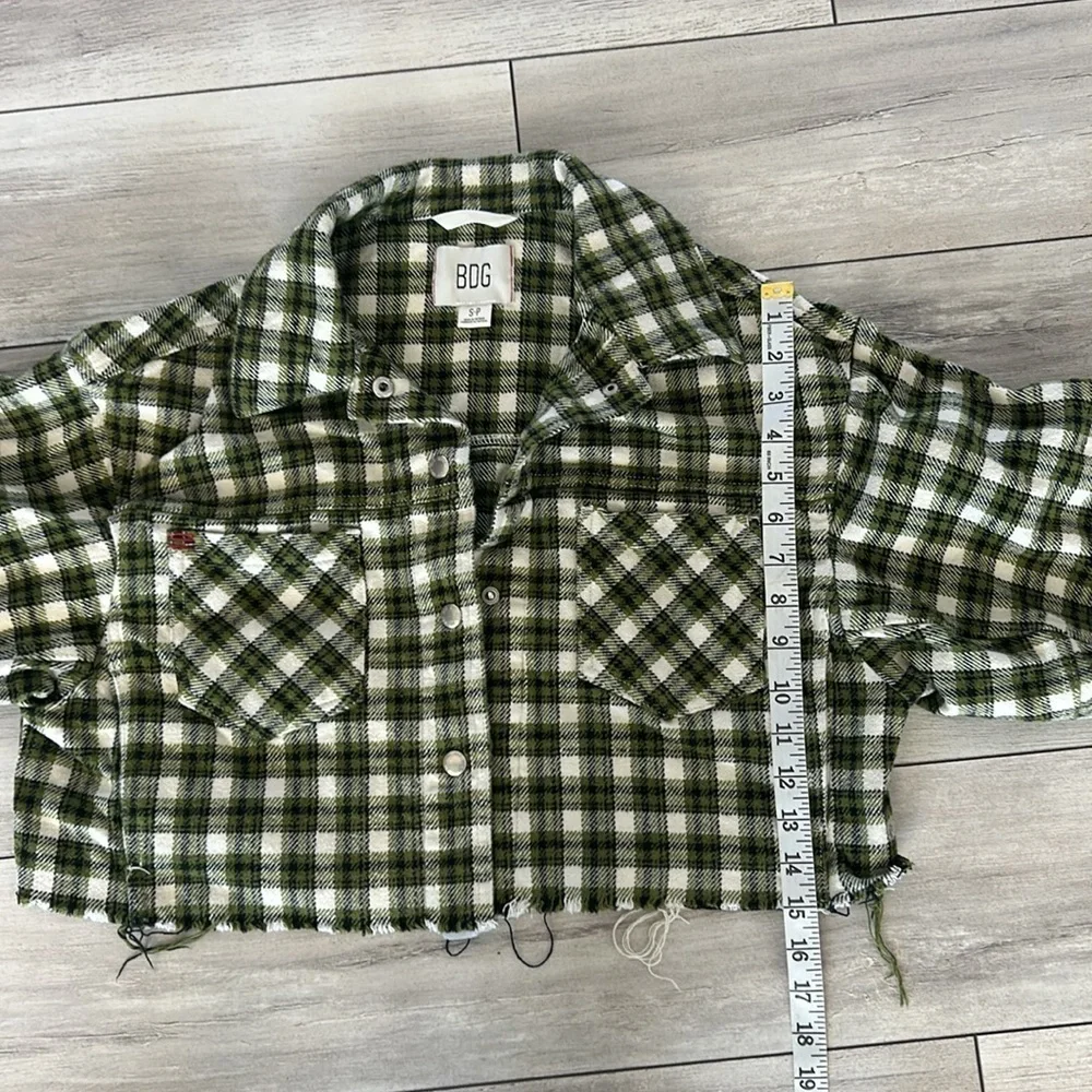 BDG Urban Outfitters Green Plaid Cropped Jacket size small